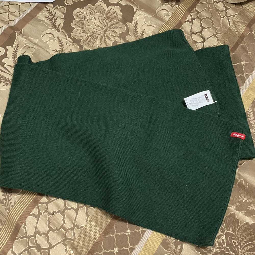 Levi’s Hunter green scarf. Soft, and ready for any weather!